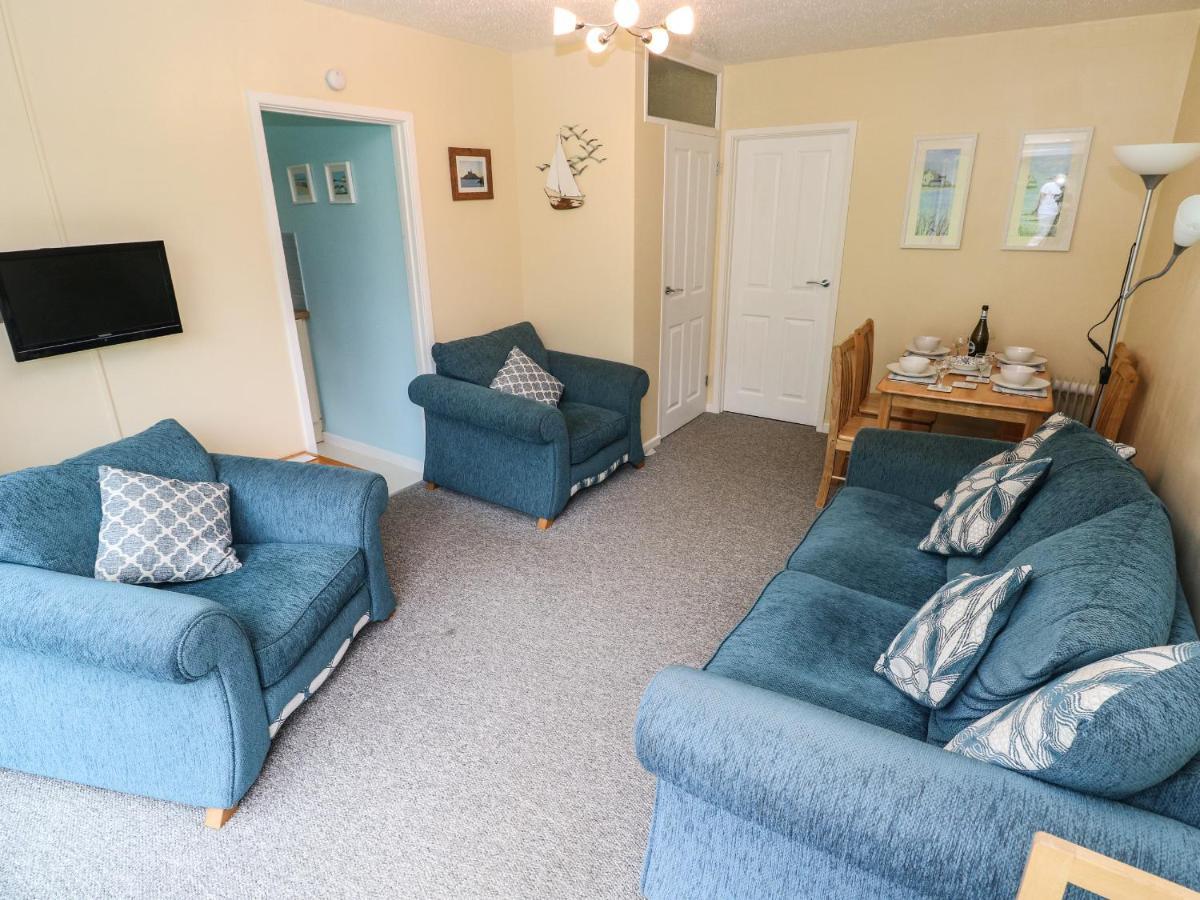 Number 6 Oxwich Leisure Park Villa Суонзи Екстериор снимка
