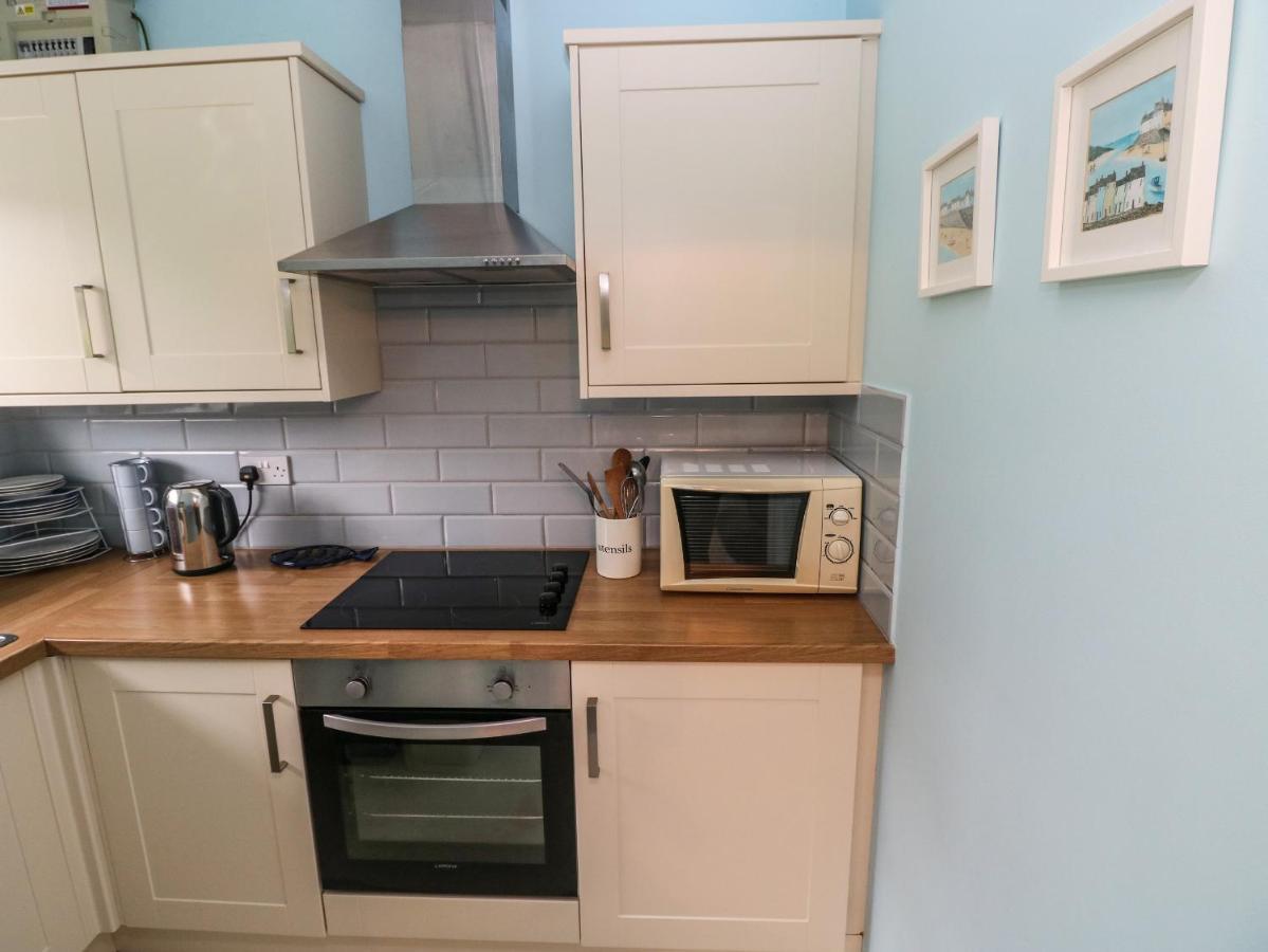 Number 6 Oxwich Leisure Park Villa Суонзи Екстериор снимка
